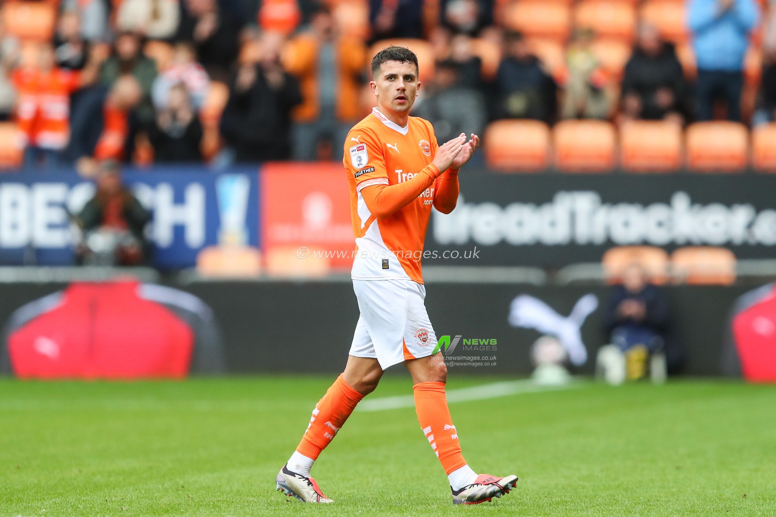 Albie Morgan of Blackpool applauds the home fans as he leaves the pitch during the Sky Bet League 1 match Blackpool vs Burton Albion at Bloomfield Road, Blackpool, United Kingdom, 28th September 2024

(Photo by Gareth Evans/News Images)