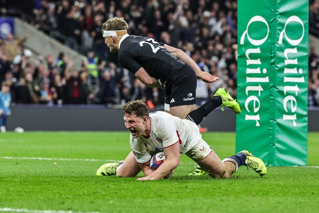 Fraser Dingwall of England celebrates his try during the Quilter Nations Series 2025 match England vs New Zealand at Allianz Stadium, Twickenham, United Kingdom, 15th November 2025

(Photo by Mark Cosgrove/News Images)

*** GER AUT SUI OUT ***