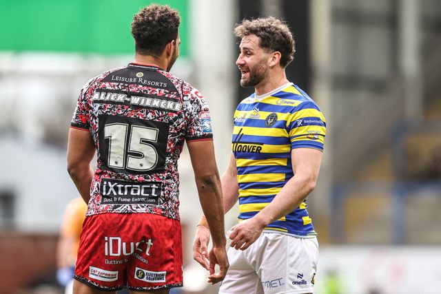 Toby King of Warrington Wolves speaks to Jacob Alick-Wiencke of Leigh Leopards during the Betfred Super League round 7 match Warrington Wolves vs Leigh Leopards at The Halliwell Jones Stadium, Warrington, United Kingdom on 04 April 2026

(Photo by Alfie Cosgrove/News Images)