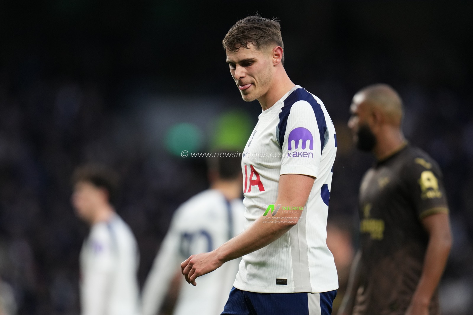 Micky van de Ven of Tottenham Hotspur during the Premier League match Tottenham Hotspur vs Brentford at Tottenham Hotspur Stadium, London, United Kingdom, 6th December 2025

(Photo by Harvey Murphy/News Images)

*** GER AUT SUI OUT ***