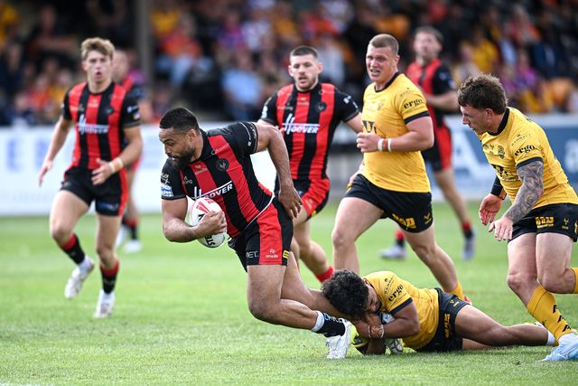 Toafofoa Sipley of Warrington Wolves runs with the ball whilst under pressure during the Betfred Super League round 21 match Castleford Tigers vs Warrington Wolves at OneBore Stadium, Castleford, Untied Kingdom on 01 August 2026

(Photo by Ben Roberts/News Images)
