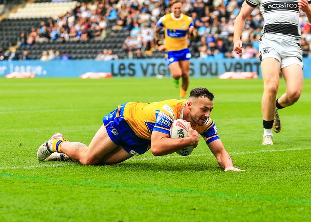 Jake Connor of Leeds Rhinos goes over for a try  during the Betfred Super League Round 24 match Hull FC vs Leeds Rhinos at MKM Stadium, Hull, United Kingdom, 30th August 2025

(Photo by Richard Bierton/News Images)