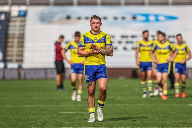 Sam Powell of Warrington Wolves applauds the fans after the game during the Betfred Super League Round 23 match Huddersfield Giants vs Warrington Wolves at Accu Stadium, Huddersfield, United Kingdom, 24th August 2025

(Photo by Alfie Cosgrove/News Images)