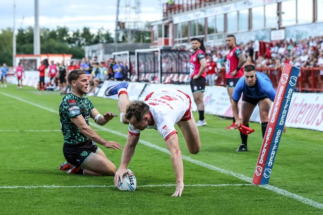 Joe Burgess of Hull KR goes over for a try during the Betfred Super League round 15 match Hull KR vs Leigh Leopards at Sewell Group Craven Park, Hull, United Kingdom on 19 June 2026

(Photo by Alfie Cosgrove/News Images)