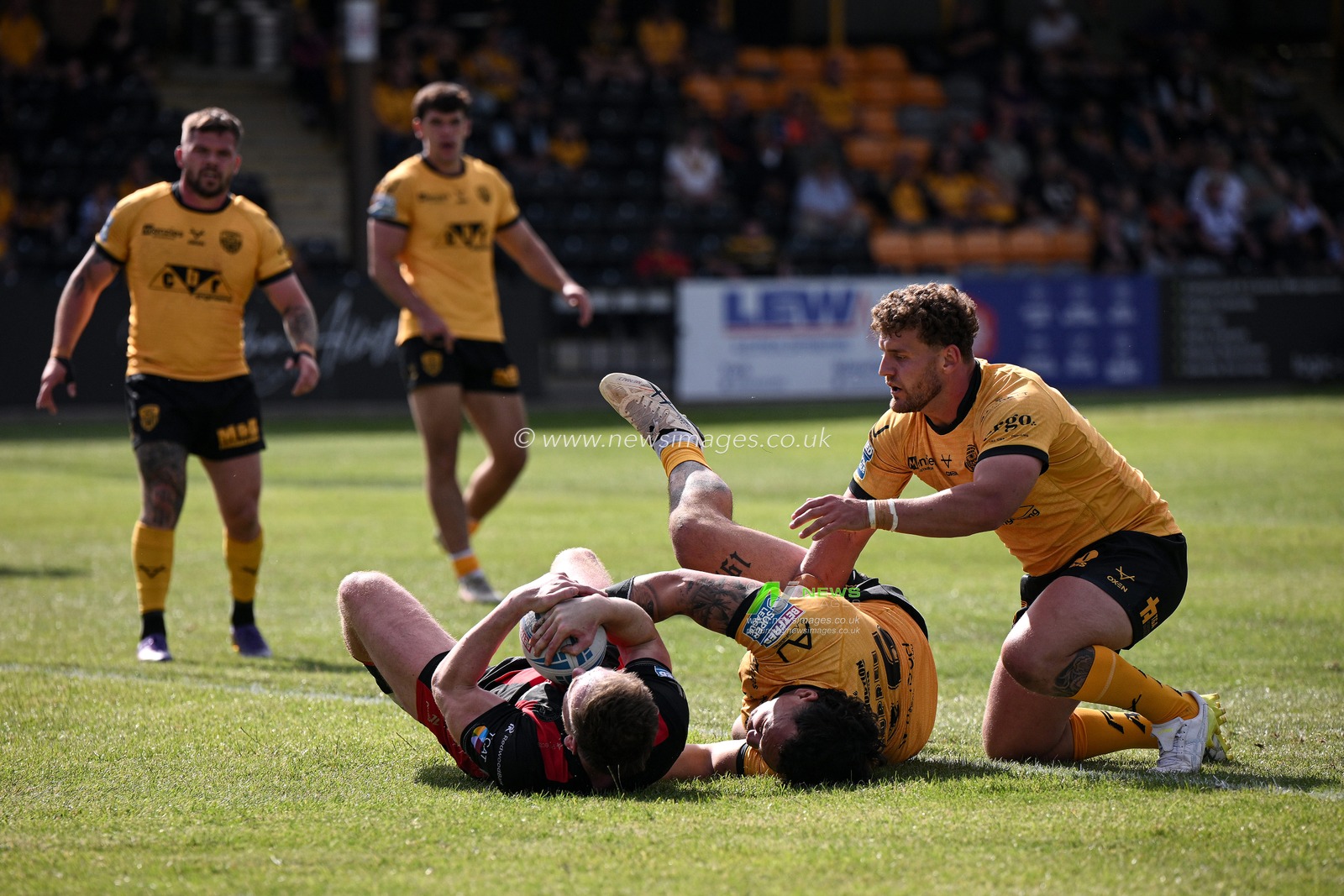 Ben Currie of Warrington Wolves makes a try during the Betfred Super League round 21 match Castleford Tigers vs Warrington Wolves at OneBore Stadium, Castleford, Untied Kingdom on 01 August 2026

(Photo by Ben Roberts/News Images)
