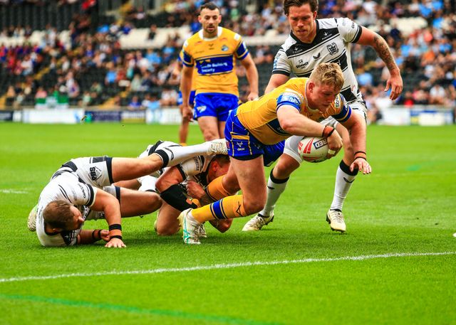 James McDonnell of Leeds Rhinos goes over for a try  during the Betfred Super League Round 24 match Hull FC vs Leeds Rhinos at MKM Stadium, Hull, United Kingdom, 30th August 2025

(Photo by Richard Bierton/News Images)