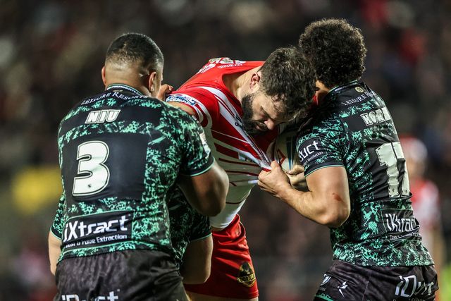 Alex Walmsley of St Helens is tackled by Tesi Niu of Leigh Leopards and Liam Horne of Leigh Leopards during the Betfred Super League match St Helens vs Leigh Leopards at The BrewDog Stadium, St Helens, United Kingdom on 20 February 2026

(Photo by Alfie Cosgrove/News Images)