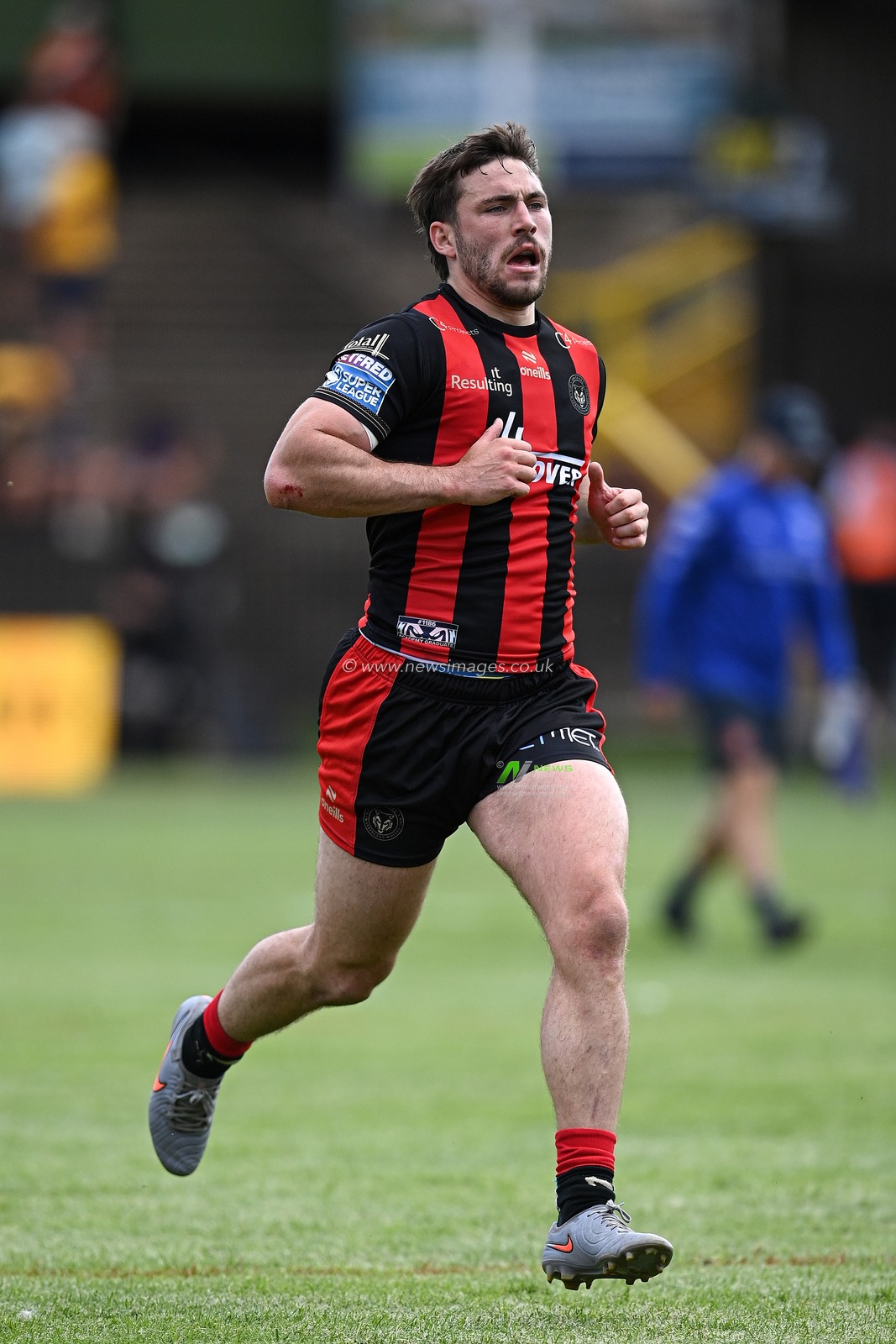 Adam Holroyd of Warrington Wolves during the Betfred Super League round 21 match Castleford Tigers vs Warrington Wolves at OneBore Stadium, Castleford, Untied Kingdom on 01 August 2026

(Photo by Ben Roberts/News Images)
