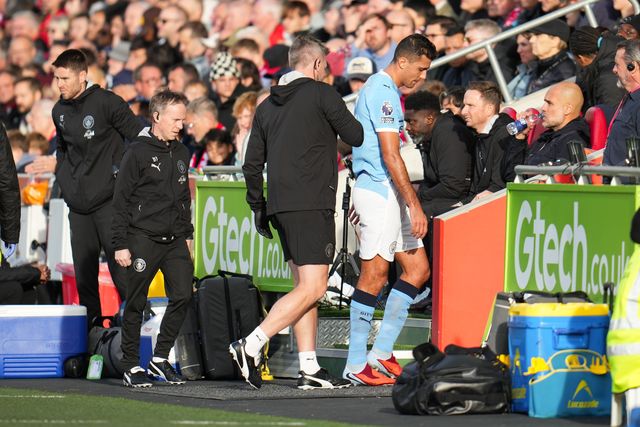 Rodri of Manchester City comes off injured replaced by Nico Gonzalez of Manchester City during the Premier League match Brentford vs Manchester City at The Gtech Community Stadium, London, United Kingdom, 5th October 2025

(Photo by Harvey Murphy/News Images)