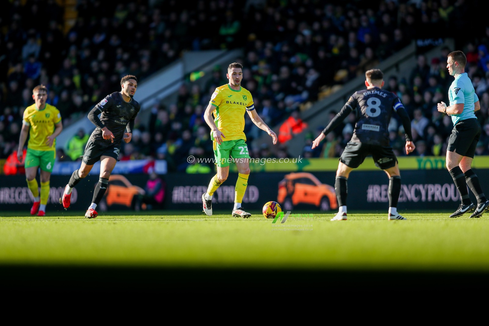 Kenny McLean of Norwich City runs with the ball during the Sky Bet Championship match Norwich City vs Swansea City at Carrow Road, Norwich, United Kingdom, 25th January 2025

(Photo by Izzy Poles/News Images)