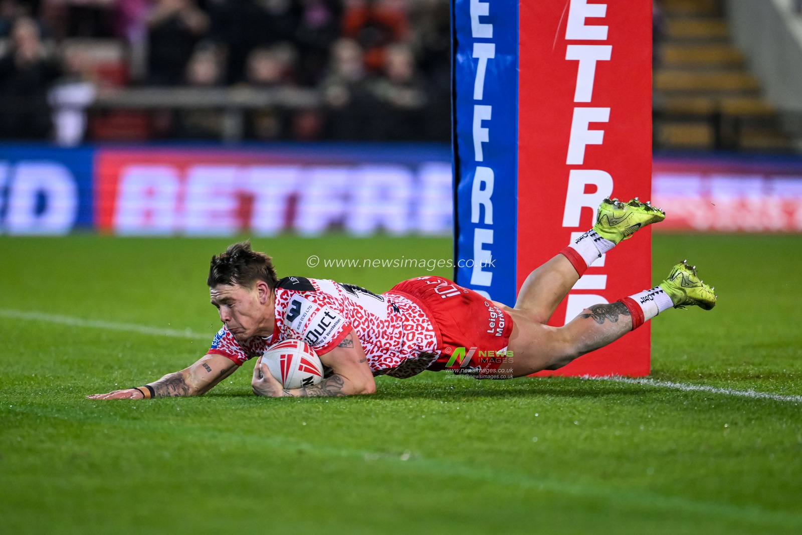 Keanan Brand of Leigh Leopards goes over for a try during the Betfred Super League Round 3 match Leigh Leopards vs Catalans Dragons at Leigh Sports Village, Leigh, United Kingdom, 28th February 2025

(Photo by Craig Thomas/News Images)