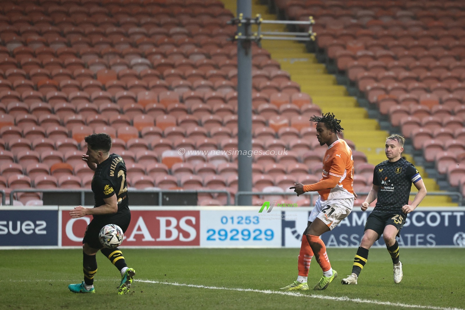 Niall Ennis of Blackpool scores to make it 3-3 during the Sky Bet League 1 match Blackpool vs Mansfield Town at Bloomfield Road, Blackpool, United Kingdom, 15th February 2025

(Photo by Mark Cosgrove/News Images)