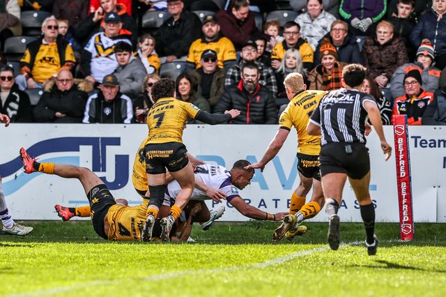 Corey Hall of Wakefield Trinity goes over for a try during the Betfred Super League round 7 match Castleford Tigers vs Wakefield Trinity at OneBore Stadium, Castleford, Untied Kingdom on 05 April 2026

(Photo by Alfie Cosgrove/News Images)