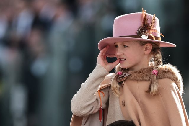 A young race-goer sits on her dads shoulders and watches 16:00 Randox Grand National Handicap Chase the during the 2026 Randox Grand National Day at Aintree Racecourse, Aintree, United Kingdom on 11 April 2026

(Photo by Mark Cosgrove/News Images)
