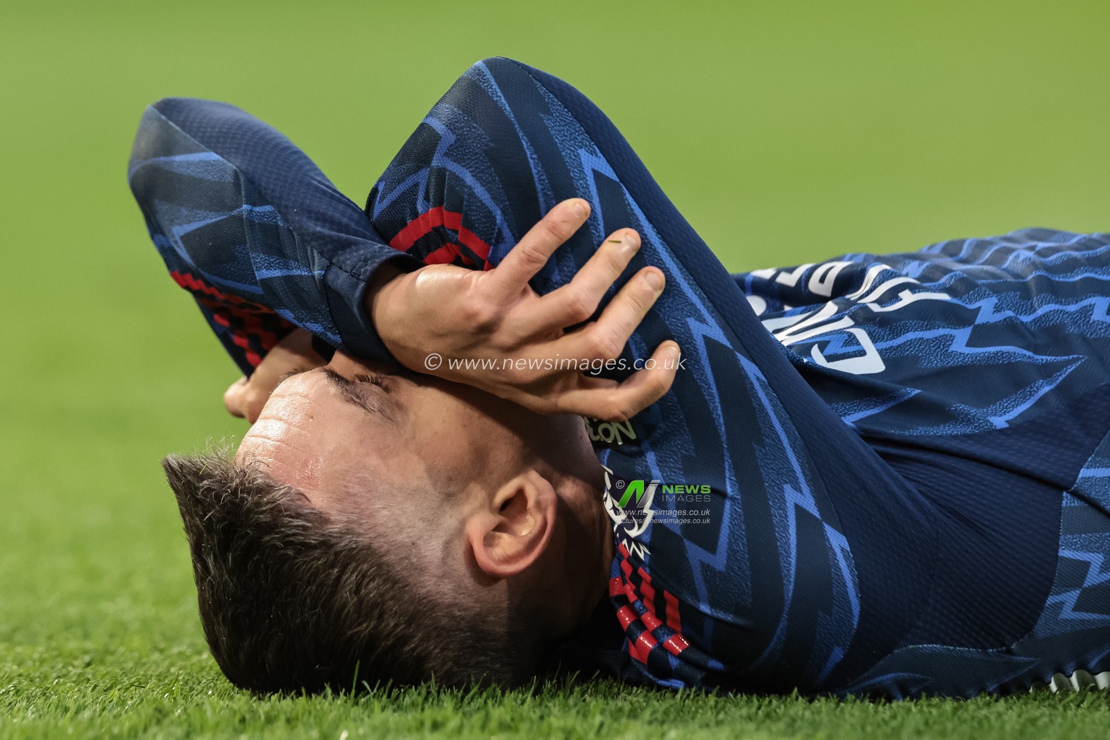 Leandro Trossard of Arsenal rolls on the floor after taking a knock, his injury halts play during the Premier League match Leeds United vs Arsenal at Elland Road, Leeds, United Kingdom, 31st January 2026

(Photo by Mark Cosgrove/News Images)