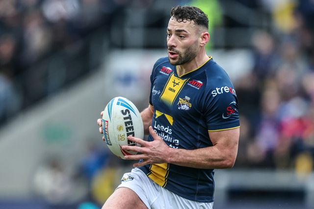 Jake Connor of Leeds Rhinos breaks with the ball during the Betfred Super League round 4 match Leeds Rhinos vs Castleford Tigers at AMT Headingley Stadium, Leeds, United Kingdom on 08 March 2026

(Photo by Alfie Cosgrove/News Images)
