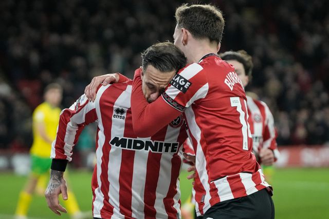 Danny Ings of Sheffield United celebrates his goal to make it 1-0 with team mate Harrison Burrows of Sheffield United during the Sky Bet Championship match Sheffield United vs Norwich City at Bramall Lane, Sheffield, United Kingdom, 9th December 2025

(Photo by Maynard Manyowa/News Images)

*** GER AUT SUI OUT ***