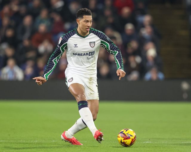 Jobe Bellingham of Sunderland passes the ball during the Sky Bet Championship match Burnley vs Sunderland at Turf Moor, Burnley, United Kingdom, 17th January 2025

(Photo by Alfie Cosgrove/News Images)