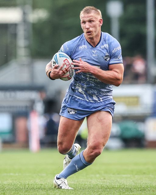 Mikołaj Olędzki of Leeds Rhinos breaks with the ball during the Betfred Super League round 16 match Leeds Rhinos vs Hull KR at AMT Headingley Stadium, Leeds, United Kingdom on 26 June 2026

(Photo by Alfie Cosgrove/News Images)