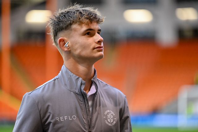 Jake Richards of Luton Town  walking onto the pitch prior to the Sky Bet League 1 match Blackpool vs Luton Town at Bloomfield Road, Blackpool, United Kingdom, 30th September 2025

(Photo by Adam Gee/News Images)