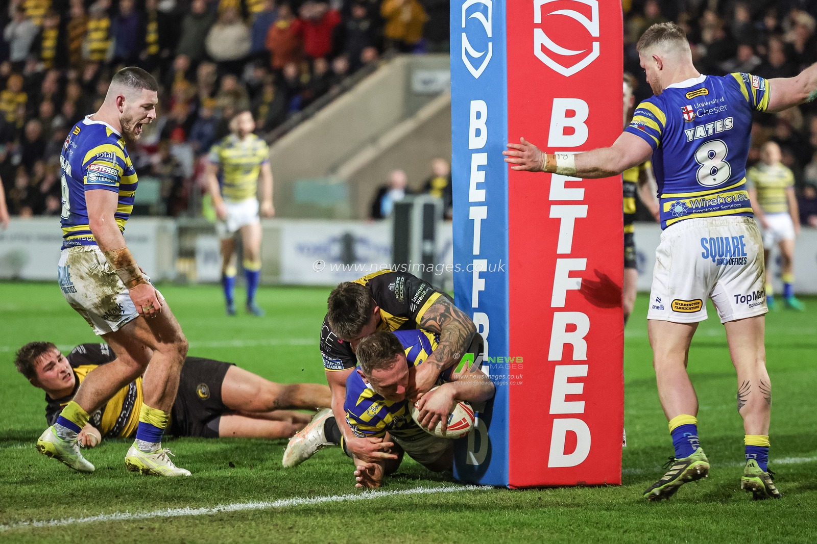 Ben Currie goes over for his 100th Warrington Wolves try during the Betfred Super League Round 4 match York Knights vs Warrington Wolves at LNER Community Stadium, York, United Kingdom on 06 March 2026

(Photo by Mark Cosgrove/News Images)