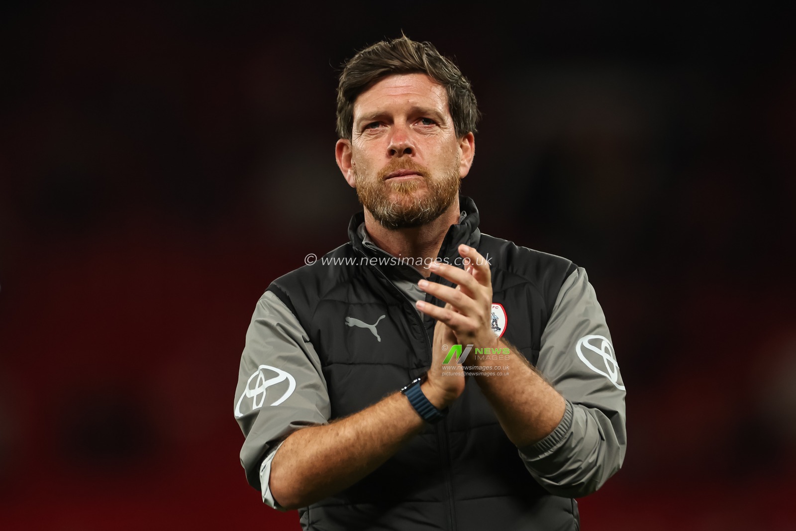 Darrell Clarke Manager of Barnsley applauds the fans at the end of the Carabao Cup 3rd Round match Manchester United vs Barnsley at Old Trafford, Manchester, United Kingdom, 17th September 2024

(Photo by Mark Cosgrove/News Images)
