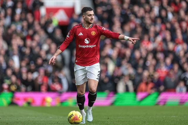Diogo Dalot of Manchester United with the ball as he looks for a target during the Premier League match Manchester United vs Crystal Palace at Old Trafford, Manchester, United Kingdom on 01 March 2026

(Photo by Mark Cosgrove/News Images)