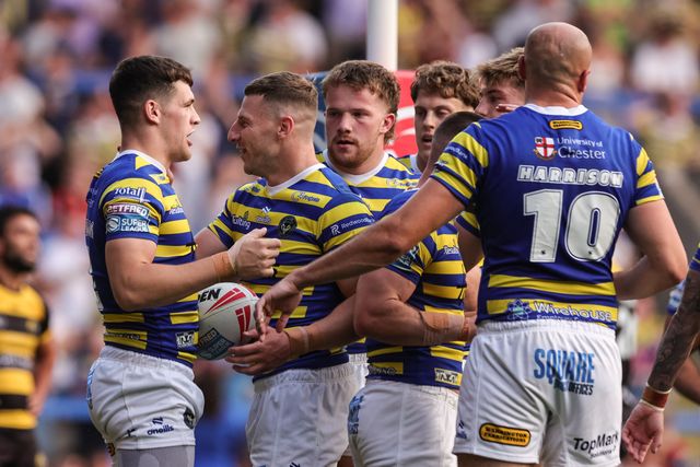 Josh Thewlis of Warrington Wolves celebrates his try during the Betfred Super League round 23 match Warrington Wolves vs York Knights at The Halliwell Jones Stadium, Warrington, United Kingdom on 13 August 2026

(Photo by Mark Cosgrove/News Images)