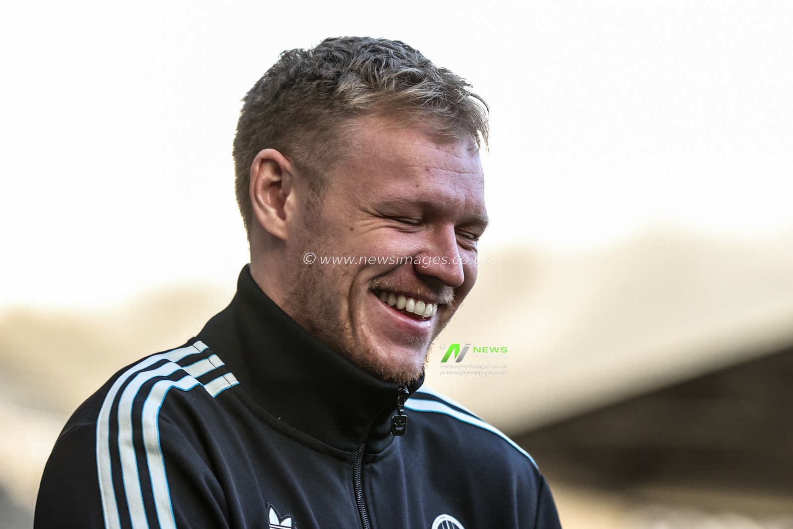 Newcastle United goalkeeper Aaron Ramsdale arrives during the Premier League match Newcastle United vs Crystal Palace at St. James's Park, Newcastle, United Kingdom, 4th January 2026

(Photo by Alfie Cosgrove/News Images)

*** GER AUT SUI OUT ***