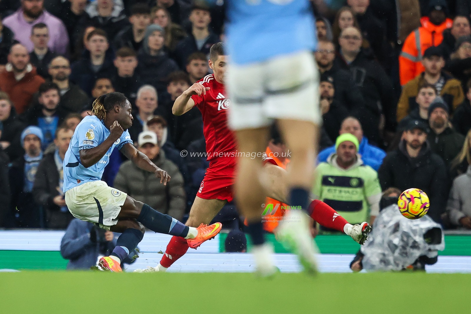 JÃ©rÃ©my Doku of Manchester City scores to make it 3-0 during the Premier League match Manchester City vs Nottingham Forest at Etihad Stadium, Manchester, United Kingdom, 4th December 2024

(Photo by Alfie Cosgrove/News Images)