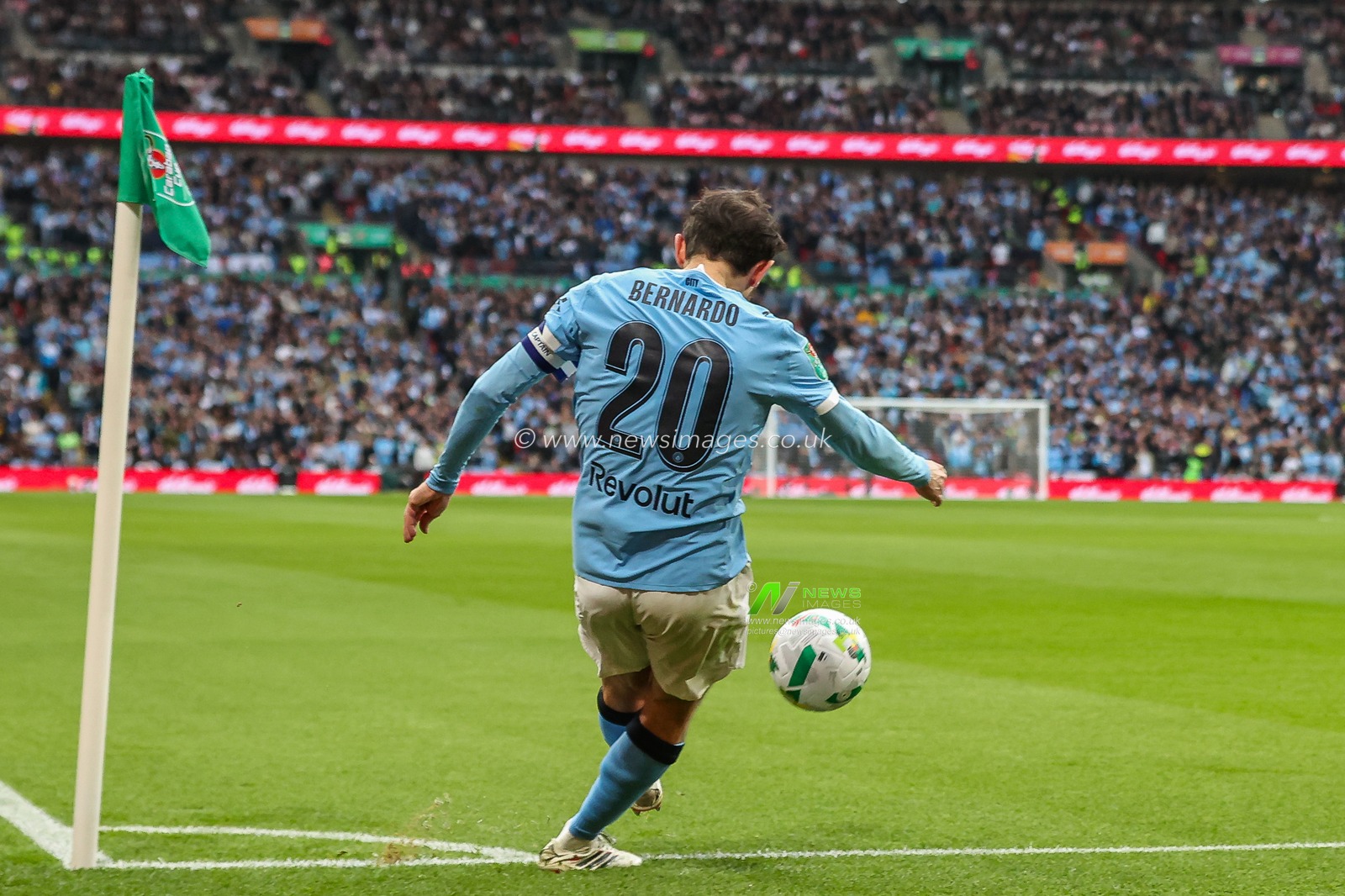 Bernardo Silva of Manchester City takes a corner during the Carabao Cup Final match Arsenal vs Manchester City at Emirates, London, United Kingdom on 22 March 2026

(Photo by Alfie Cosgrove/News Images)
