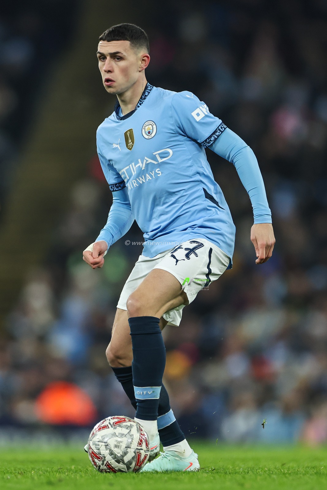 Phil Foden of Manchester City makes a break with the ball during the Emirates FA Cup 3rd Round match Manchester City vs Salford City at Etihad Stadium, Manchester, United Kingdom, 11th January 2025

(Photo by Mark Cosgrove/News Images)