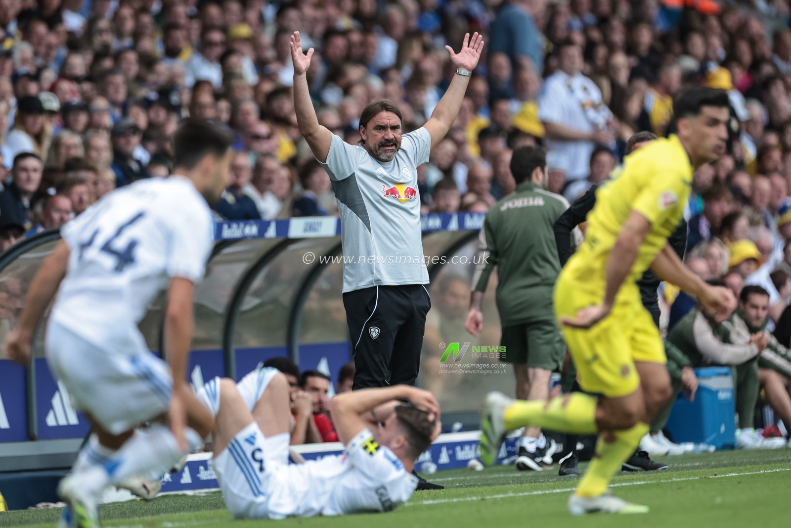 Daniel Farke manager of Leeds United 
Reacts after Gabriel Gudmundsson of Leeds United is fouled during the Pre-season friendly match Leeds United vs Villarreal at Elland Road, Leeds, United Kingdom, 2nd August 2025

(Photo by Mark Cosgrove/News Images)