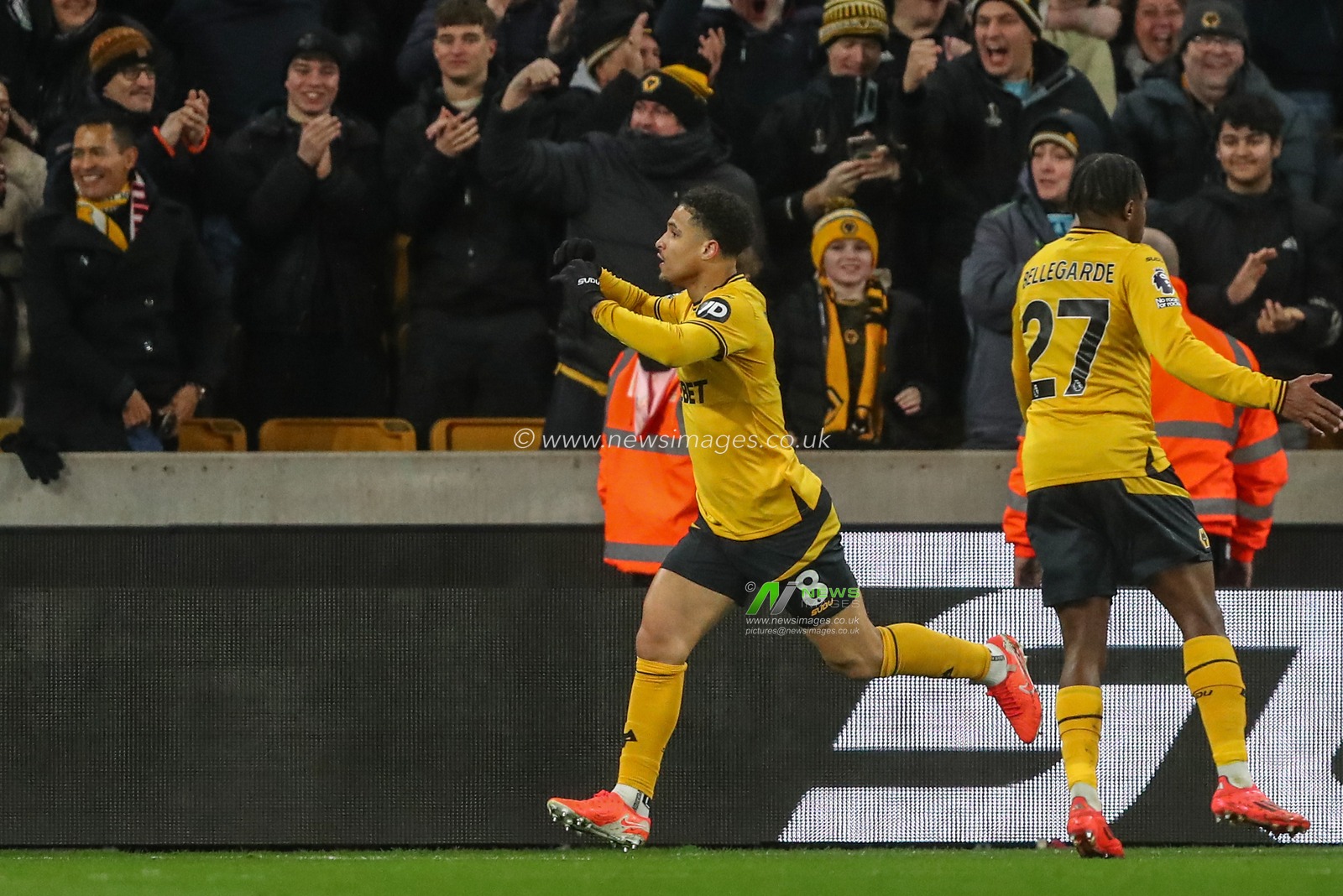 JoÃ£o Gomes of Wolverhampton Wanderers celebrates his goal to make it 1-1 during the Premier League match Wolverhampton Wanderers vs Fulham at Molineux, Wolverhampton, United Kingdom, 25th February 2025

(Photo by Gareth Evans/News Images)