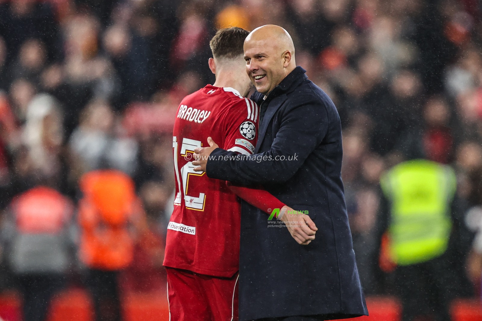 Conor Bradley of Liverpool and Arne Slot manager of Liverpool celebrate the win during the UEFA Champions League Matchday 4 of 8 Liverpool vs Real Madrid at Anfield, Liverpool, United Kingdom, 4th November 2025

(Photo by Alfie Cosgrove/News Images)

*** GER AUT SUI OUT ***