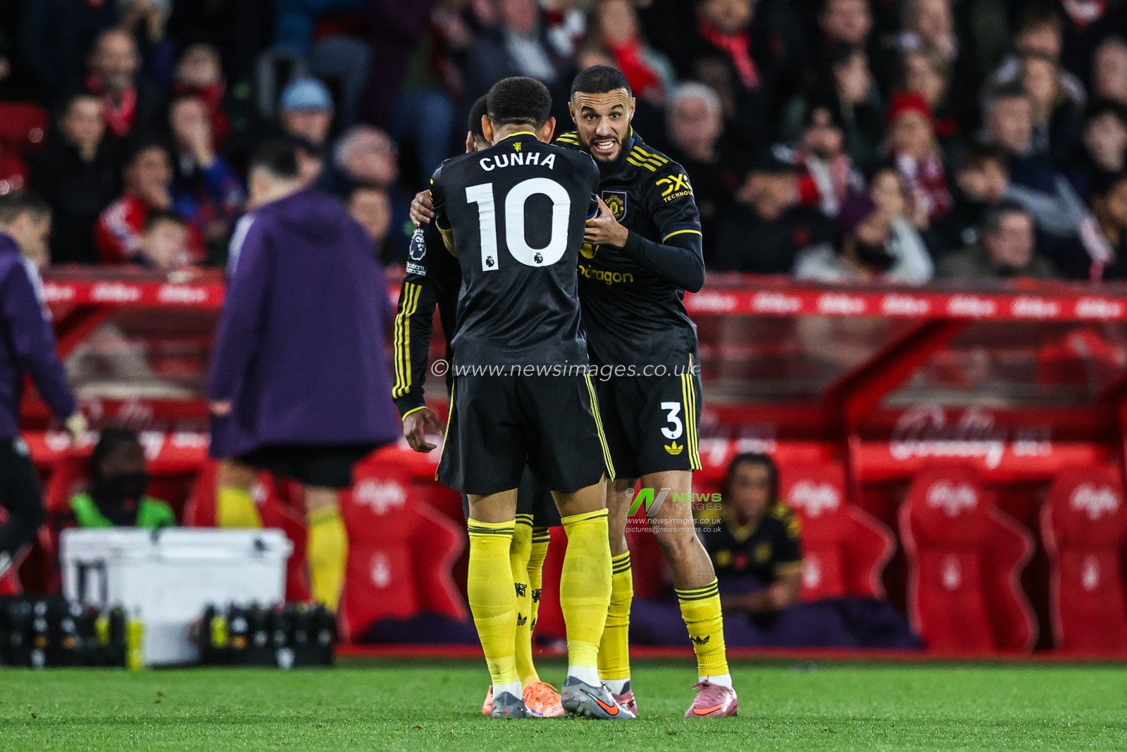 Amad Diallo of Manchester United celebrates his goal to make it 2-2 during the Premier League match Nottingham Forest vs Manchester United at City Ground, Nottingham, United Kingdom, 1st November 2025

(Photo by Alfie Cosgrove/News Images)

*** GER AUT SUI OUT ***