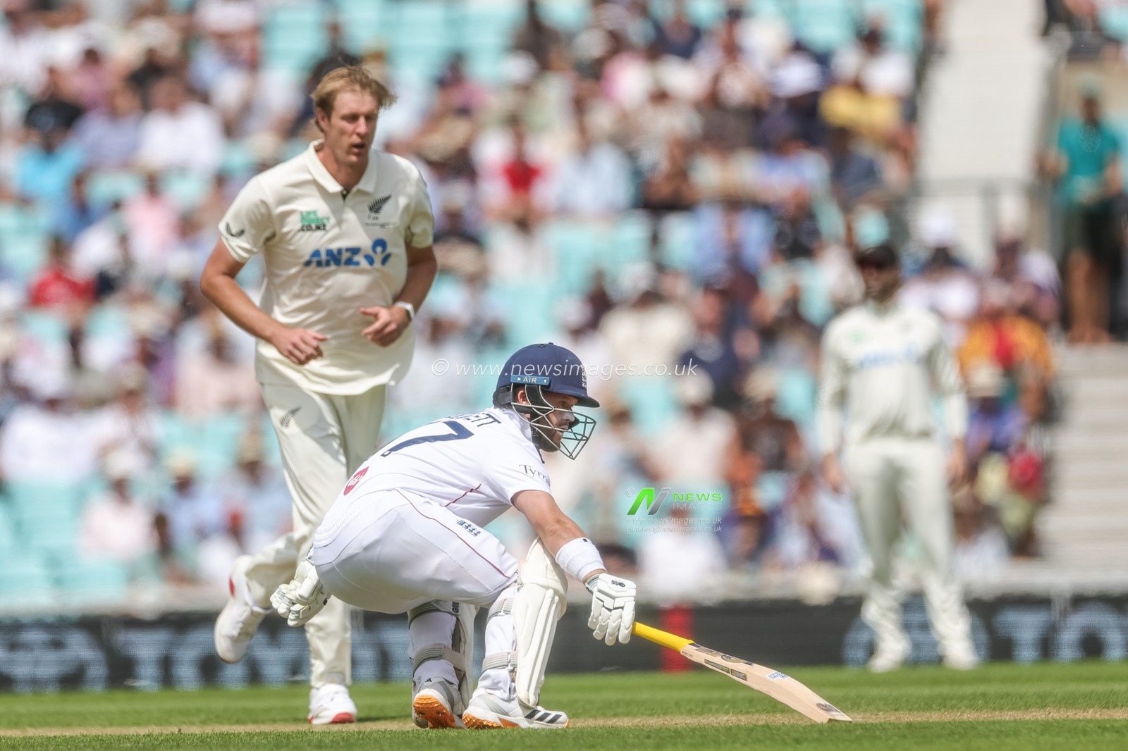 Ben Duckett of England reaches for the crease during the 2nd Rothesay Test Match Day 2 match England vs New Zealand at The Kia Oval, London, United Kingdom on 18 June 2026

(Photo by Mark Cosgrove/News Images)