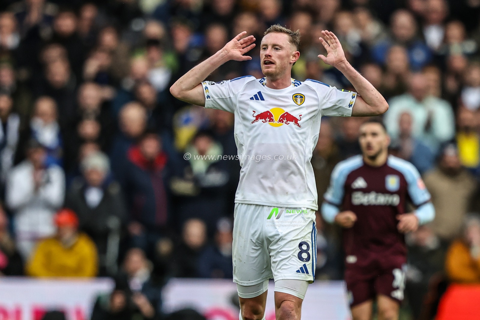 Sean Longstaff of Leeds United reacts during the Premier League match Leeds United vs Aston Villa at Elland Road, Leeds, United Kingdom, 23rd November 2025

(Photo by Alfie Cosgrove/News Images)

*** GER AUT SUI OUT ***