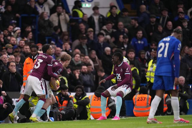 Burnley players celebrate equaliser during the Premier League match Chelsea vs Burnley at Stamford Bridge, London, United Kingdom on 21 February 2026

(Photo by Harvey Murphy/News Images)