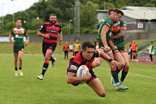 Tee Ritson of Barrow Raiders scores a try during the Betfred Championship match Hunslet RLFC vs Barrow Raiders at South Leeds Stadium, Leeds, United Kingdom, 22nd June 2025

(Photo by Sam Eaden/News Images)