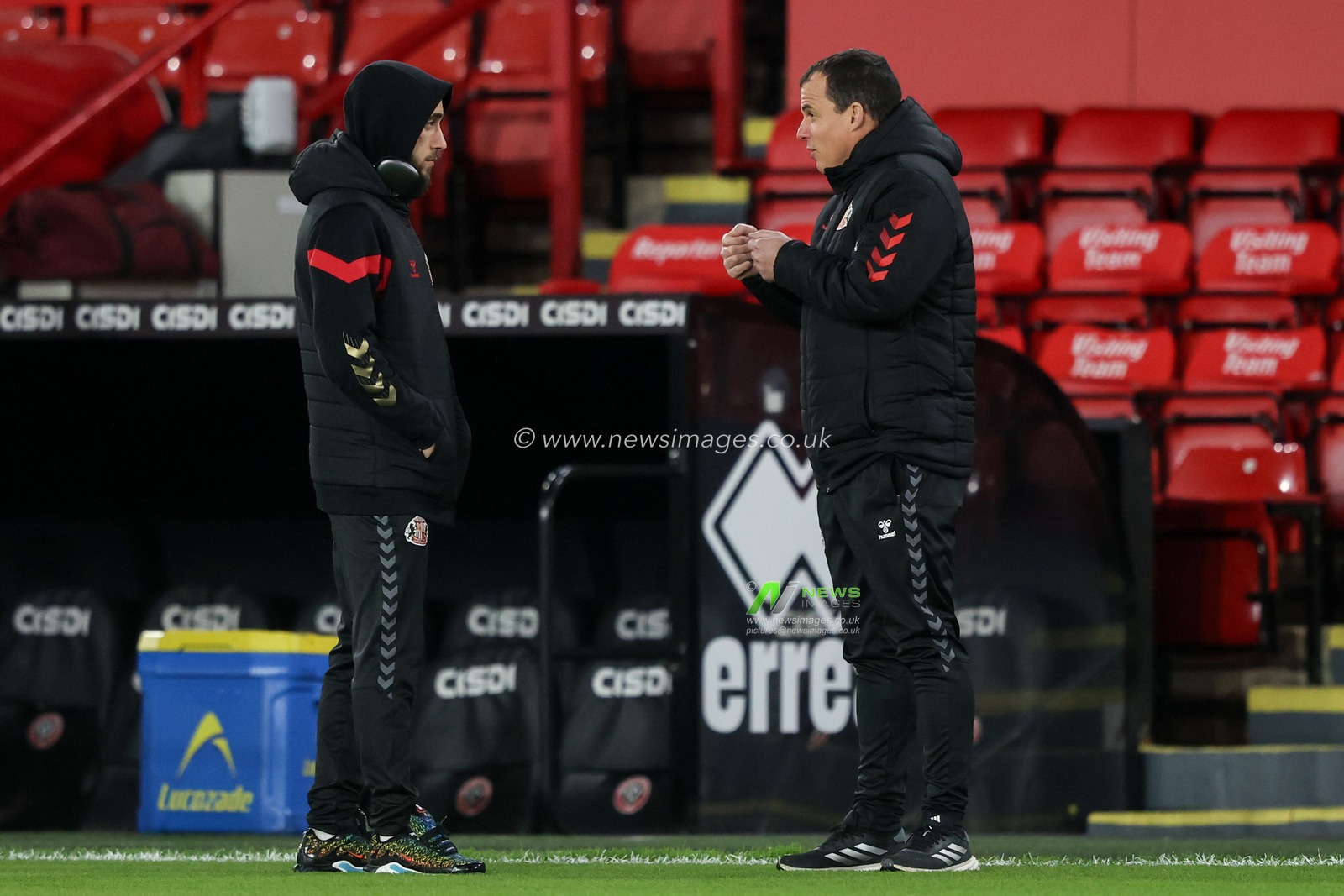 RÃ©gis Le Bris manager of Sunderland speaks to Adil Aouchiche of Sunderland during the Sky Bet Championship match Sheffield United vs Sunderland at Bramall Lane, Sheffield, United Kingdom, 29th November 2024

(Photo by Alfie Cosgrove/News Images)
