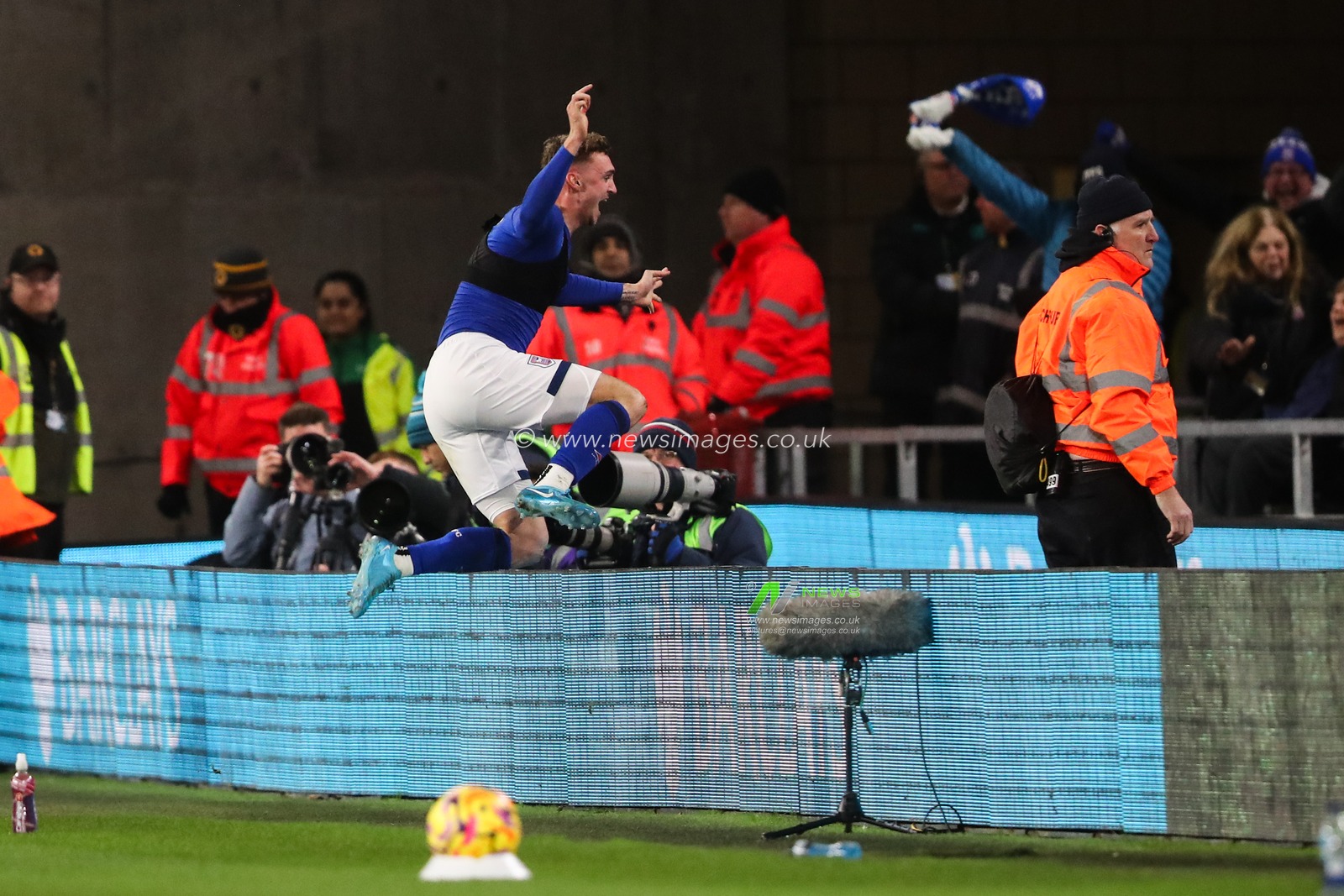 Jack Taylor of Ipswich Town celebrates his goal to make it 1-2 during the Premier League match Wolverhampton Wanderers vs Ipswich Town at Molineux, Wolverhampton, United Kingdom, 14th December 2024

(Photo by Gareth Evans/News Images)