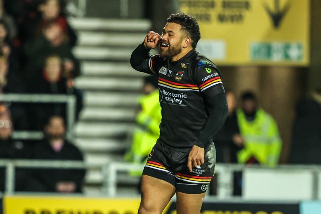 Esan Marsters of Bradford Bulls taunts the St Helens fans after Connor Wynne of Bradford Bulls goes over for a try during the Betfred Super League round 4 match St Helens vs Bradford Bulls at The BrewDog Stadium, St Helens, United Kingdom on 07 March 2026

(Photo by Alfie Cosgrove/News Images)