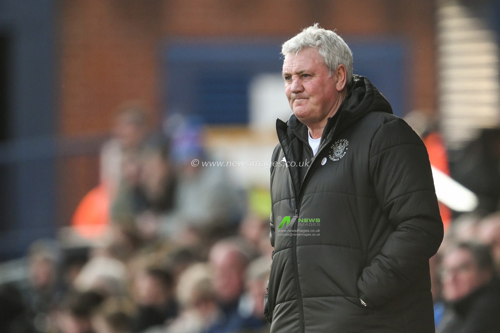 Steve Bruce head coach of Blackpool during the Sky Bet League 1 match Stockport County vs Blackpool at Edgeley Park Stadium, Stockport, United Kingdom, 1st March 2025

(Photo by Craig Thomas/News Images)