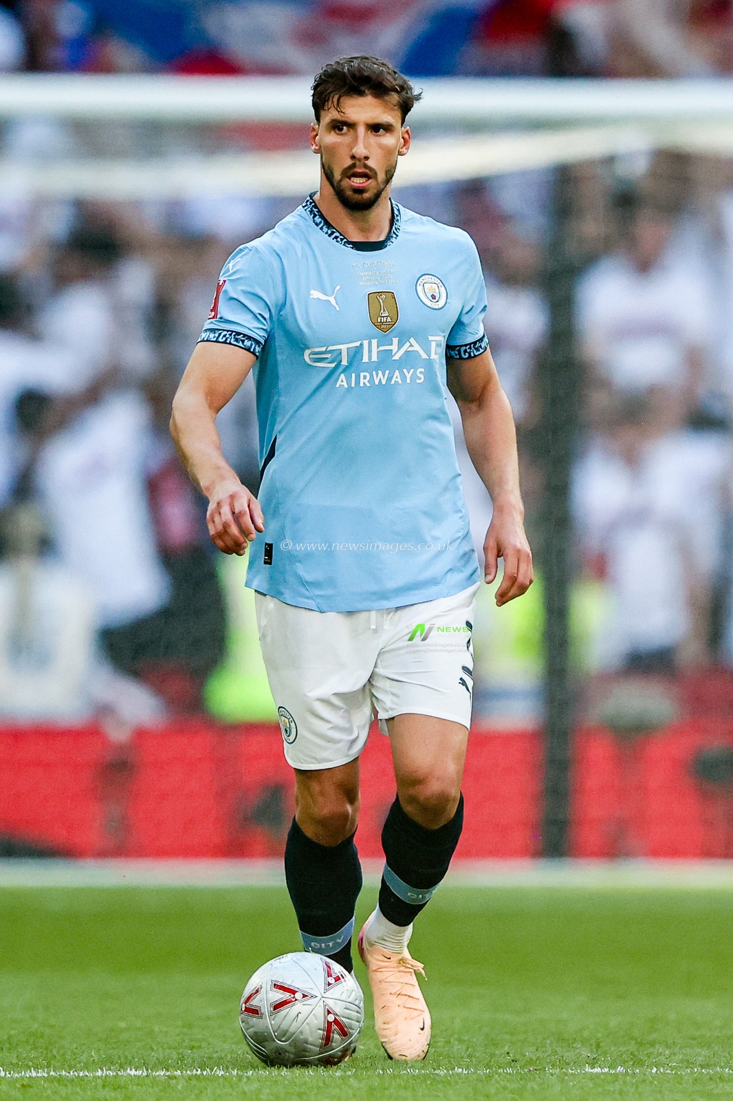 Ruben Dias of Manchester City runs with the ball during the Emirates FA Cup Final match Crystal Palace vs Manchester City at Wembley Stadium, London, United Kingdom, 17th May 2025

(Photo by Alfie Cosgrove/News Images)