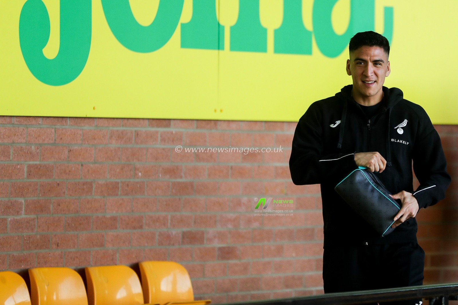 Marcelino Nunez of Norwich City arrives at Carrow Road prior to the Sky Bet Championship match Norwich City vs West Bromwich Albion at Carrow Road, Norwich, United Kingdom, 29th March 2025

(Photo by Izzy Poles/News Images)