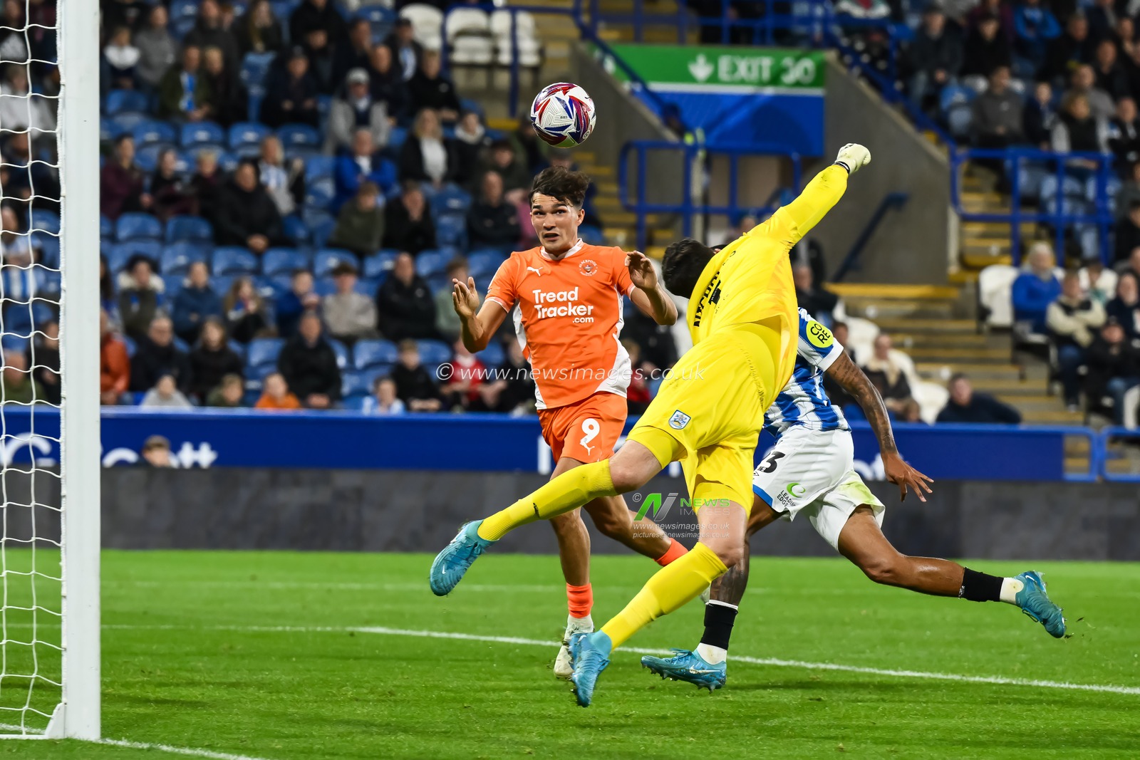 Kyle Joseph of Blackpool scores to make it 0-1 during the Sky Bet League 1 match Huddersfield Town vs Blackpool at John Smith's Stadium, Huddersfield, United Kingdom, 24th September 2024

(Photo by Craig Thomas/News Images)