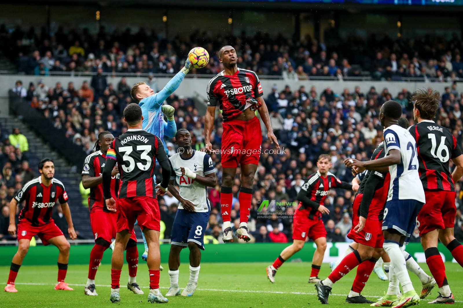Bernd Leno of Fulham makes a save during the Premier League match Tottenham Hotspur vs Fulham at Tottenham Hotspur Stadium, London, United Kingdom, 1st December 2024

(Photo by Izzy Poles/News Images)
