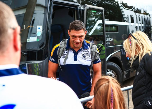Ryan Hall  of Leeds Rhinos greets fans during the Betfred Super League Round 24 match Hull FC vs Leeds Rhinos at MKM Stadium, Hull, United Kingdom, 30th August 2025

(Photo by Richard Bierton/News Images)