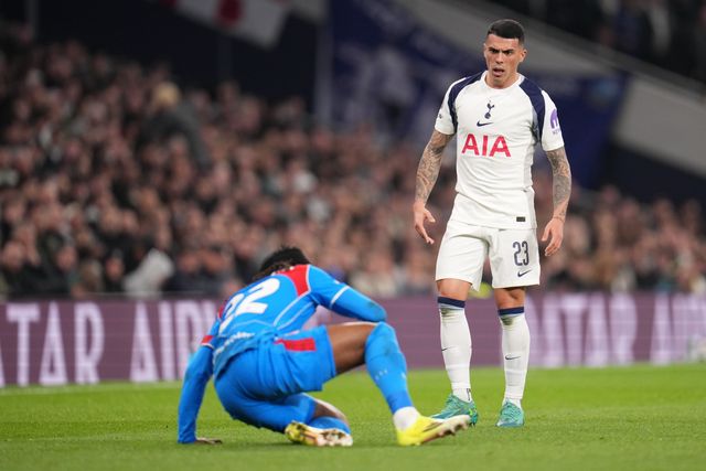 Pedro Porro of Tottenham Hotspur looks angrily at Ademola Lookman of Atlético Madrid during the UEFA Champions League match Tottenham Hotspur vs Atletico Madrid at Tottenham Hotspur Stadium, London, United Kingdom on 18 March 2026

(Photo by Harvey Murphy/News Images)
